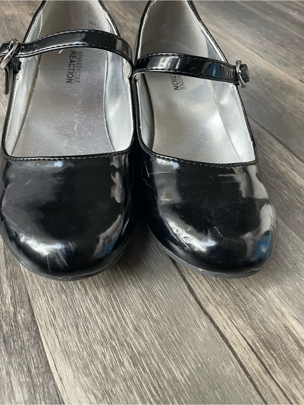 Kenneth Cole Reaction Glossy Black Patent Mary Jane Pumps girls sz 1 - Picture 2 of 3